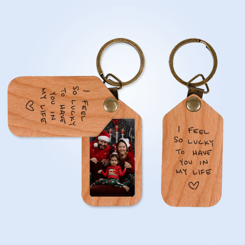 Hot selling black walnut color photos in Europe and America can be customized with personalized handwritten wooden keychains as small gifts