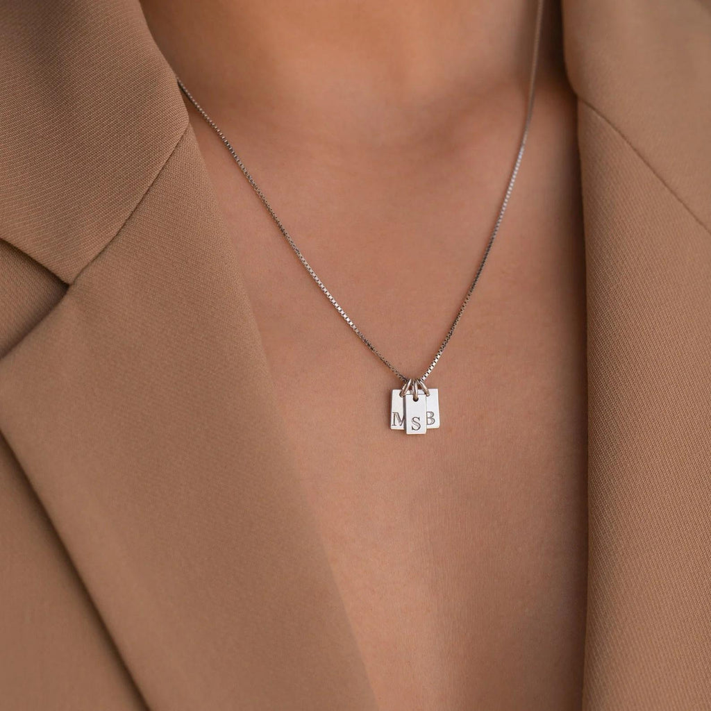 European and American minimalist first letter stainless steel necklace for women with a niche and high-end feel, square pendant, titanium steel lock chain