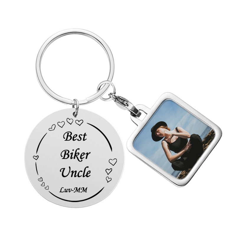 Hot selling personalized circular disc in Europe and America, carved in both Chinese and English, heart-shaped photo box keychain
